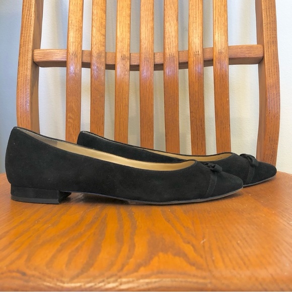🌈 6/$60, Talbots Edison Black Suede Bow Vamp Point Toe Flat, Size 9.5 - Picture 10 of 11